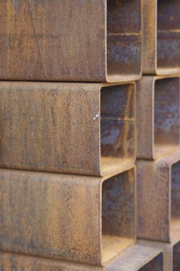 Metal ürünleri, Rusya depodaki paketlerine dikdörtgen kesit metal profil boru