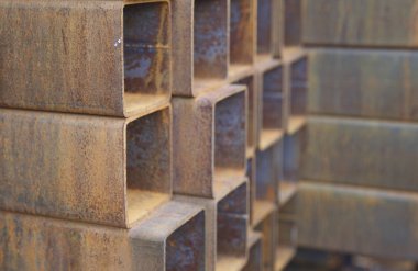 Metal ürünleri, Rusya depodaki paketlerine dikdörtgen kesit metal profil boru