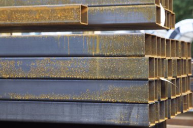 Metal ürünleri, Rusya depodaki paketlerine dikdörtgen kesit metal profil boru