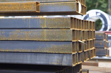 Metal ürünleri, Rusya depodaki paketlerine dikdörtgen kesit metal profil boru