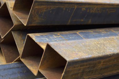 Metal ürünleri, Rusya depodaki paketlerine dikdörtgen kesit metal profil boru