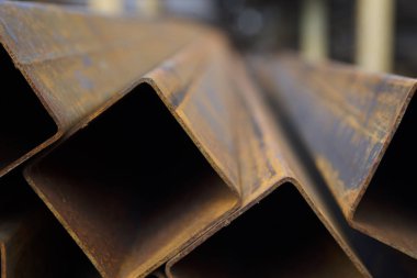 Metal ürünleri, Rusya depodaki paketlerine dikdörtgen kesit metal profil boru