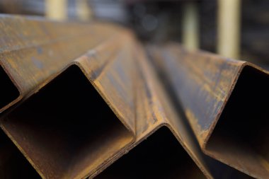 Metal ürünleri, Rusya depodaki paketlerine dikdörtgen kesit metal profil boru