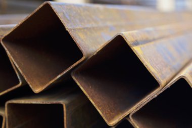 Metal ürünleri, Rusya depodaki paketlerine dikdörtgen kesit metal profil boru