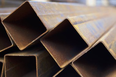 Metal ürünleri, Rusya depodaki paketlerine dikdörtgen kesit metal profil boru