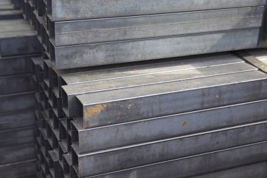 Metal ürünleri, Rusya depodaki paketlerine dikdörtgen kesit metal profil boru