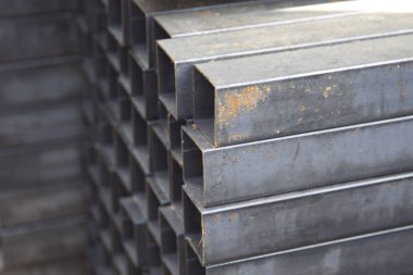 Metal ürünleri, Rusya depodaki paketlerine dikdörtgen kesit metal profil boru