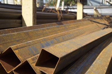 Metal ürünleri, Rusya depodaki paketlerine dikdörtgen kesit metal profil boru