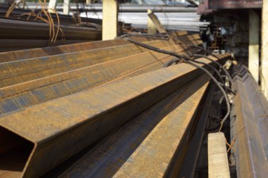 Metal ürünleri, Rusya depodaki paketlerine dikdörtgen kesit metal profil boru