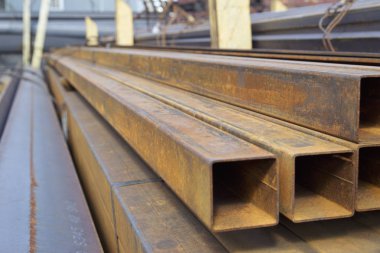 Metal ürünleri, Rusya depodaki paketlerine dikdörtgen kesit metal profil boru