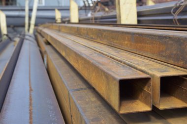 Metal ürünleri, Rusya depodaki paketlerine dikdörtgen kesit metal profil boru