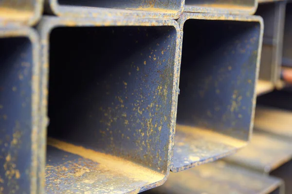 Metal ürünleri, Rusya depodaki paketlerine dikdörtgen kesit metal profil boru