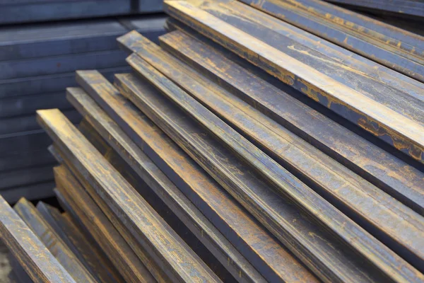 Metal ürünleri, Rusya depodaki paketlerine dikdörtgen kesit metal profil boru