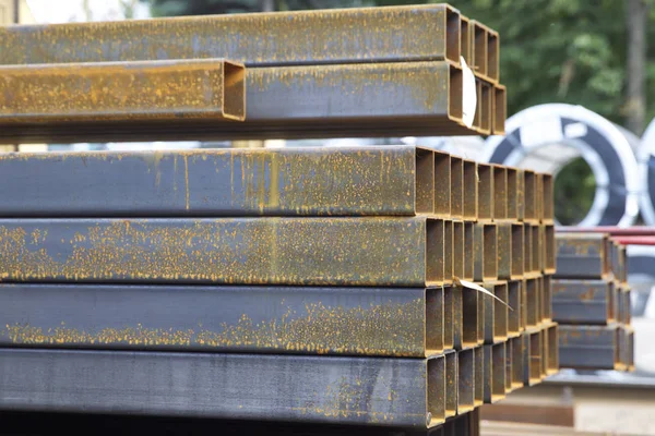 Metal ürünleri, Rusya depodaki paketlerine dikdörtgen kesit metal profil boru