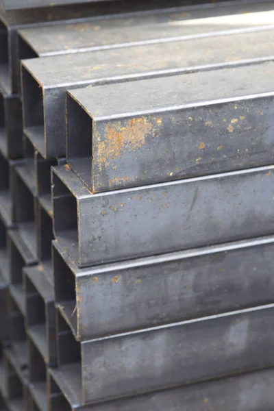 Metal Ürünleri Rusya Depodaki Paketlerine Dikdörtgen Kesit Metal Profil Boru — Stok fotoğraf