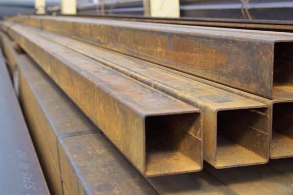 Metal ürünleri, Rusya depodaki paketlerine dikdörtgen kesit metal profil boru