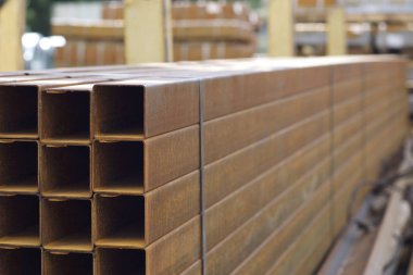 Metal ürünleri, Rusya depodaki paketlerine dikdörtgen kesit metal profil boru