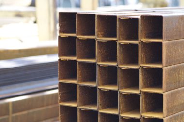 Metal ürünleri, Rusya depodaki paketlerine dikdörtgen kesit metal profil boru