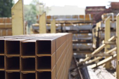 Metal ürünleri, Rusya depodaki paketlerine dikdörtgen kesit metal profil boru