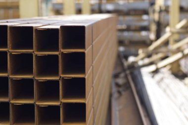Metal ürünleri, Rusya depodaki paketlerine dikdörtgen kesit metal profil boru