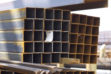 Metal ürünleri, Rusya depodaki paketlerine dikdörtgen kesit metal profil boru