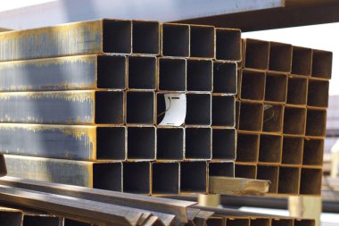 Metal ürünleri, Rusya depodaki paketlerine dikdörtgen kesit metal profil boru