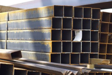 Metal ürünleri, Rusya depodaki paketlerine dikdörtgen kesit metal profil boru