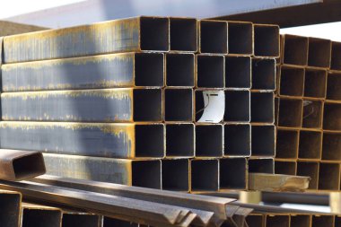 Metal ürünleri, Rusya depodaki paketlerine dikdörtgen kesit metal profil boru