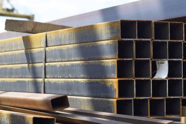 Metal ürünleri, Rusya depodaki paketlerine dikdörtgen kesit metal profil boru