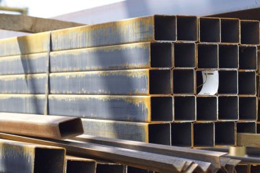 Metal ürünleri, Rusya depodaki paketlerine dikdörtgen kesit metal profil boru