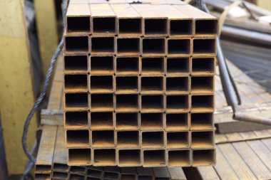 Metal ürünleri, Rusya depodaki paketlerine dikdörtgen kesit metal profil boru