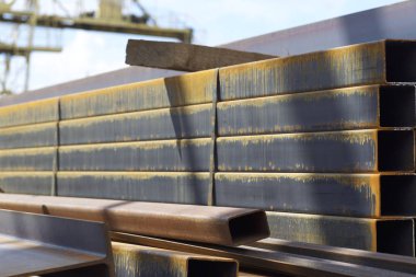 Metal ürünleri, Rusya depodaki paketlerine dikdörtgen kesit metal profil boru