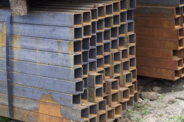 Metal ürünleri, Rusya depodaki paketlerine dikdörtgen kesit metal profil boru