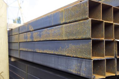 Metal ürünleri, Rusya depodaki paketlerine dikdörtgen kesit metal profil boru