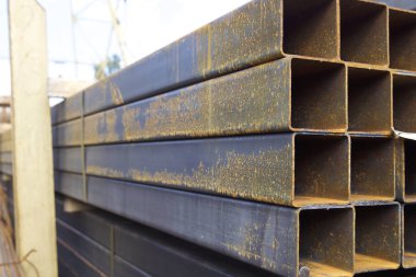 Metal ürünleri, Rusya depodaki paketlerine dikdörtgen kesit metal profil boru