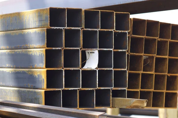 Metal ürünleri, Rusya depodaki paketlerine dikdörtgen kesit metal profil boru