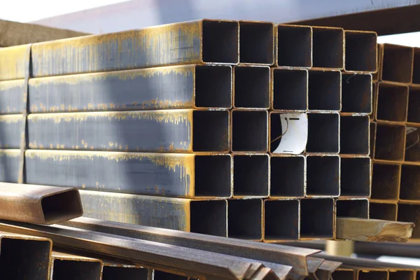 Metal ürünleri, Rusya depodaki paketlerine dikdörtgen kesit metal profil boru