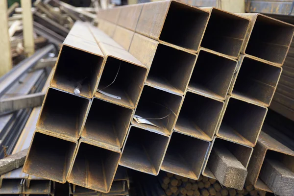 Metal ürünleri, Rusya depodaki paketlerine dikdörtgen kesit metal profil boru