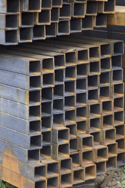 Metal ürünleri, Rusya depodaki paketlerine dikdörtgen kesit metal profil boru