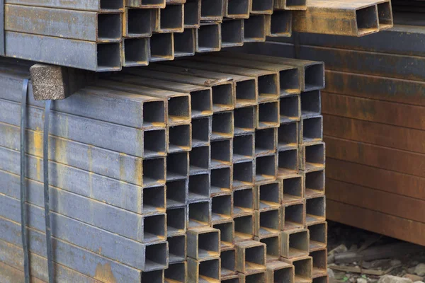 Metal ürünleri, Rusya depodaki paketlerine dikdörtgen kesit metal profil boru