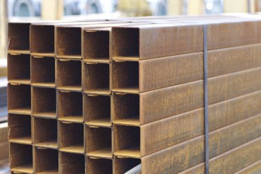 Metal ürünleri, Rusya depodaki paketlerine dikdörtgen kesit metal profil boru