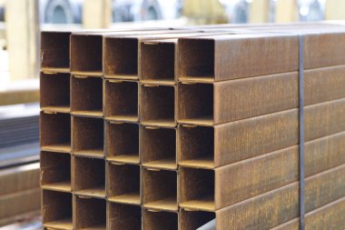 Metal ürünleri, Rusya depodaki paketlerine dikdörtgen kesit metal profil boru