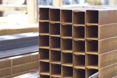 Metal ürünleri, Rusya depodaki paketlerine dikdörtgen kesit metal profil boru