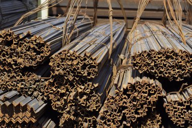 Metal profil açısı depodaki paketlerine metal ürünleri, Rusya Federasyonu