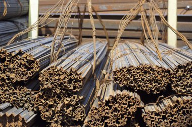 Metal profil açısı depodaki paketlerine metal ürünleri, Rusya Federasyonu