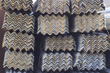 Metal profil açısı depodaki paketlerine metal ürünleri, Rusya Federasyonu