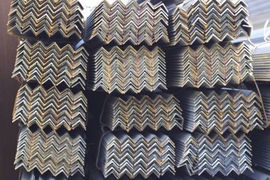 Metal profil açısı depodaki paketlerine metal ürünleri, Rusya Federasyonu