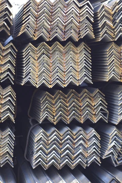 Metal profil açısı depodaki paketlerine metal ürünleri, Rusya Federasyonu