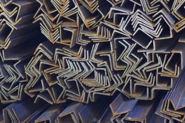 Metal profil açısı depodaki paketlerine metal ürünleri, Rusya Federasyonu