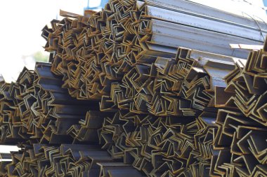 Metal profil açısı depodaki paketlerine metal ürünleri, Rusya Federasyonu